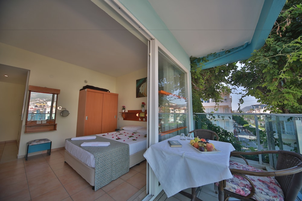 Gallion Hotel 43/73