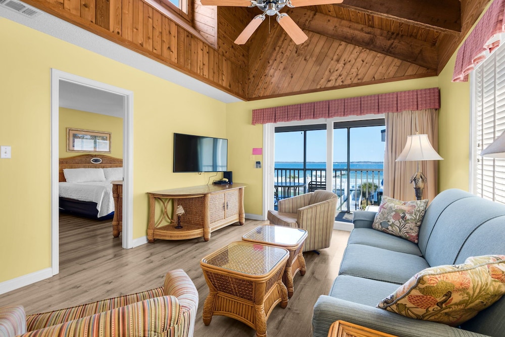 Soundside Holiday Beach Resort 55/64