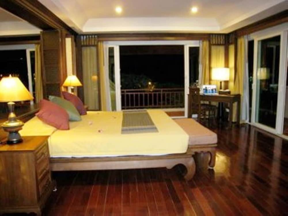 Avalon Beach Resort 33/74