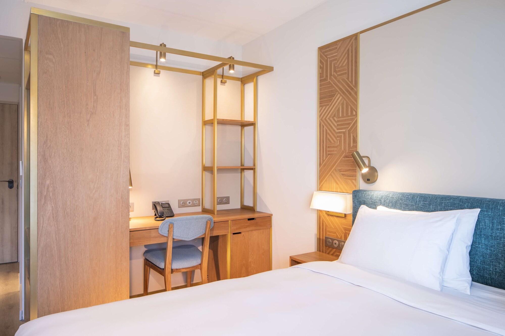 غرفة بريميوم بسرير كينج بإطلالة على البحر في طابق مرتفع، Radisson Hotel Saint-Denis, La Reunion 6/10