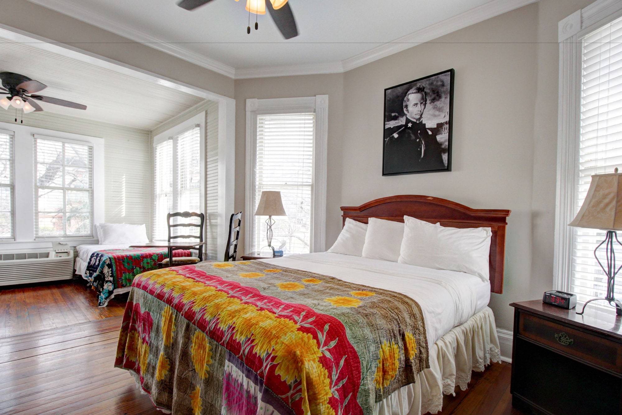 FAMILY SUITE, MULTIPLE BEDS