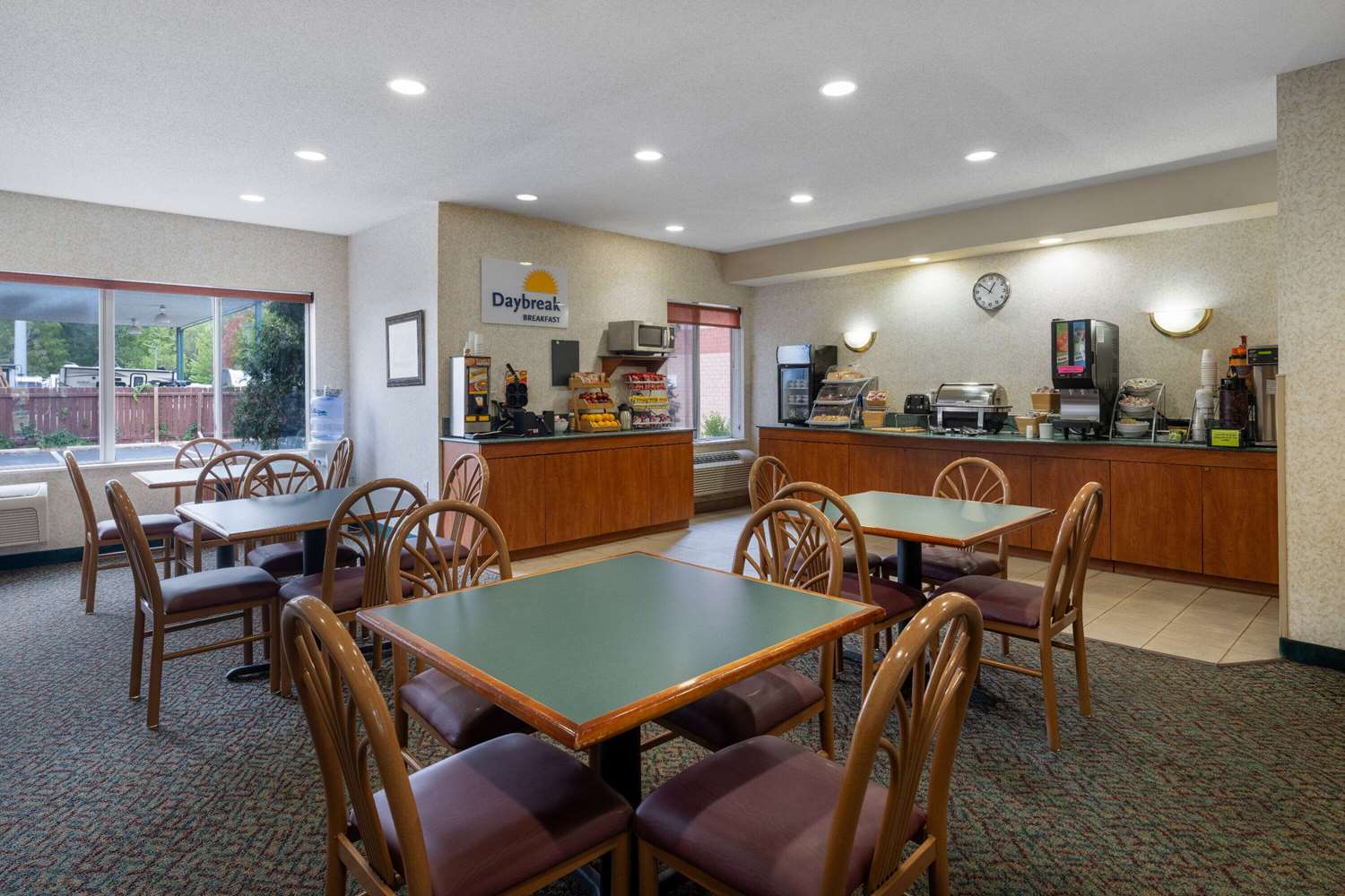 Days Inn & Suites by Wyndham Madison 37/41