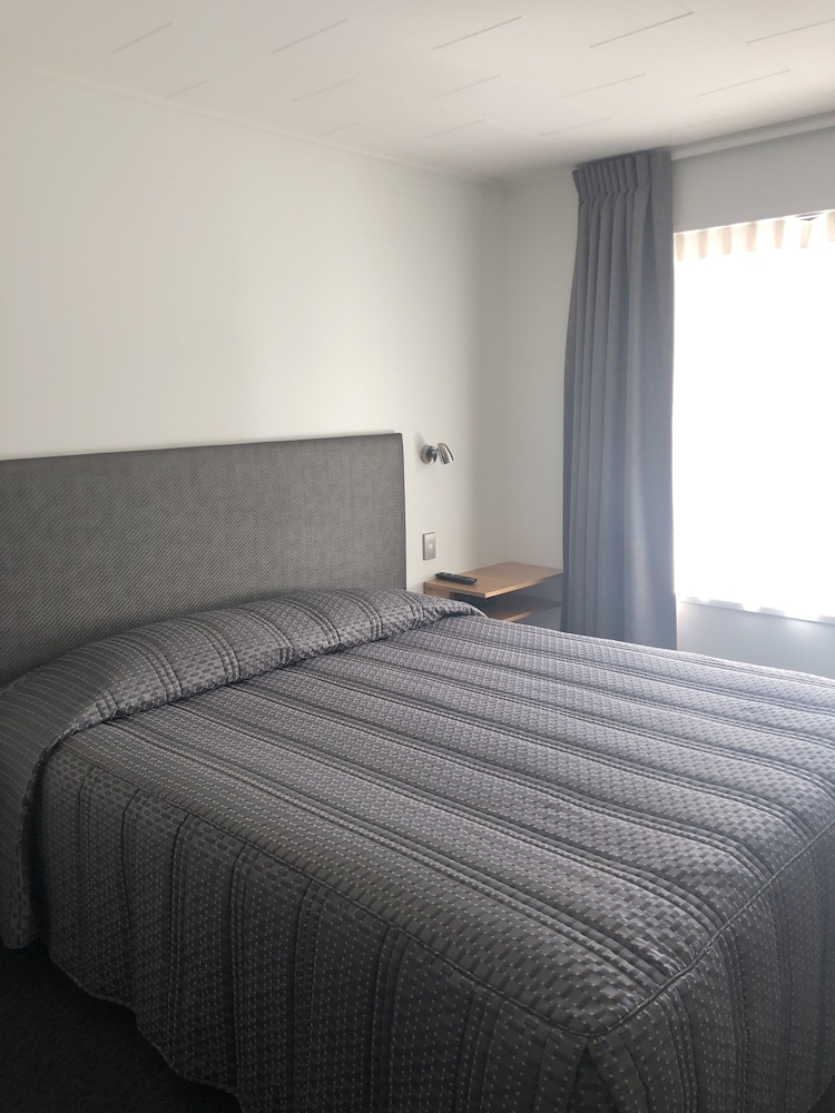 ASURE Dunedin Academy Court Motels 30/66
