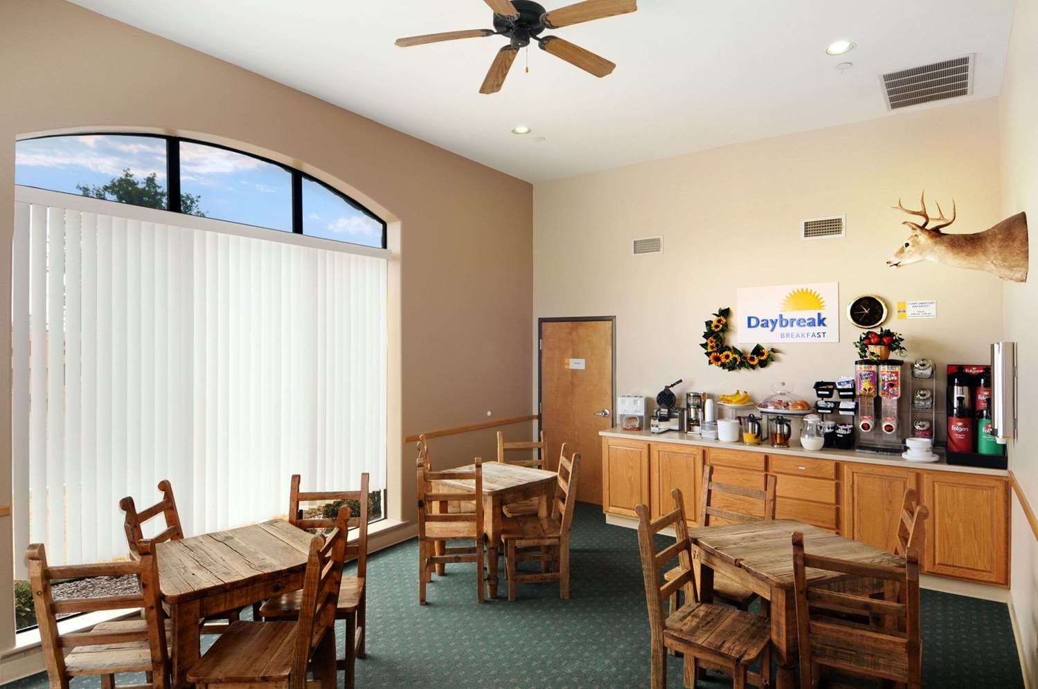 Days Inn Suites Llano 29/36