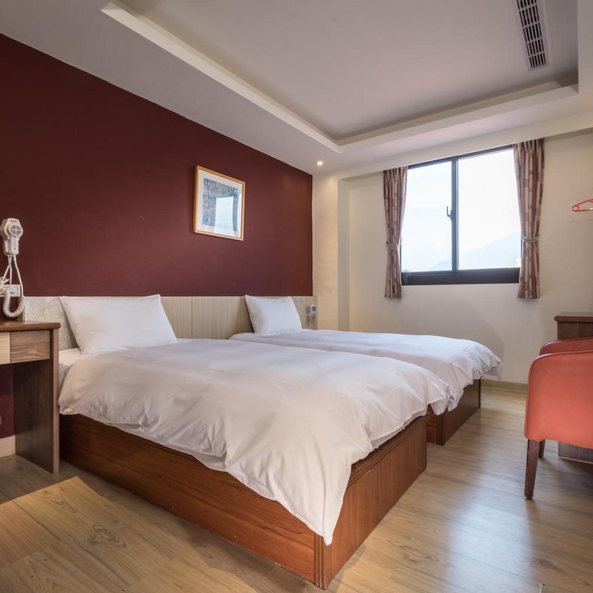 Yadi Hotel 25/53