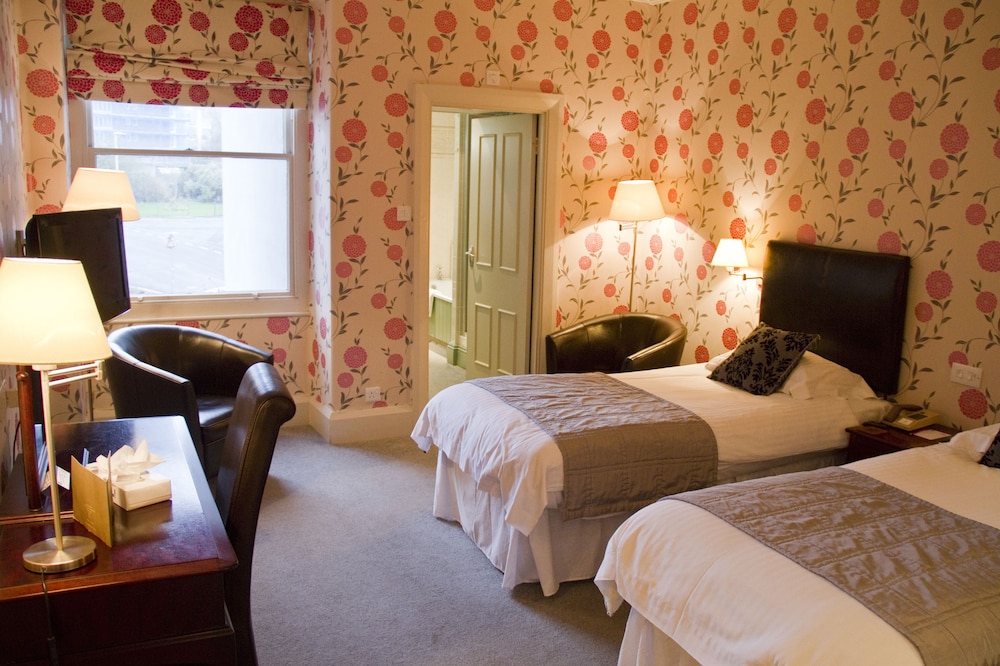The Duke Of Cornwall Hotel 36/73