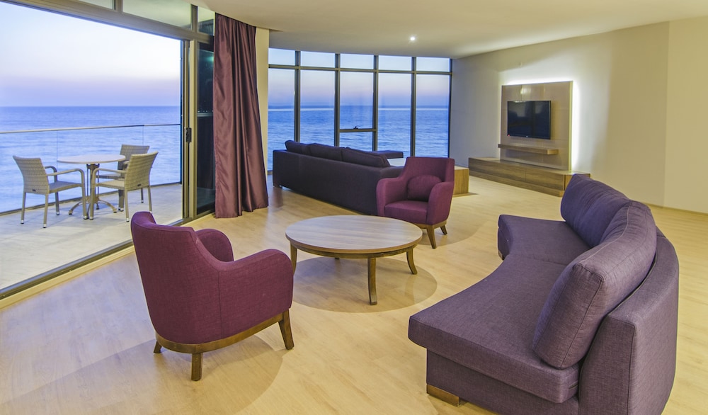 Ladies Beach Residence Hotel 46/68