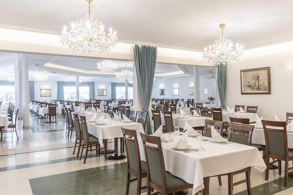 Bursztyn Medical Spa & Wellness 50/74