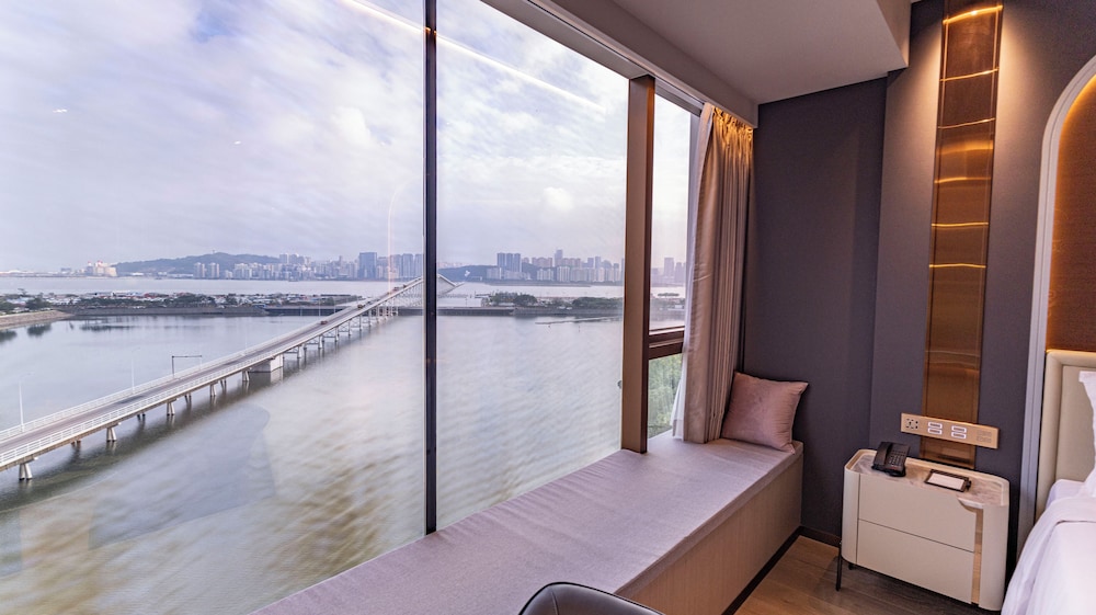 YOHO Treasure Island Hotel 36/60
