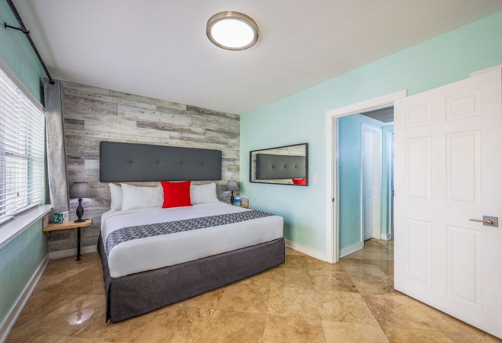 SUITES ON SOUTH BEACH 13/65