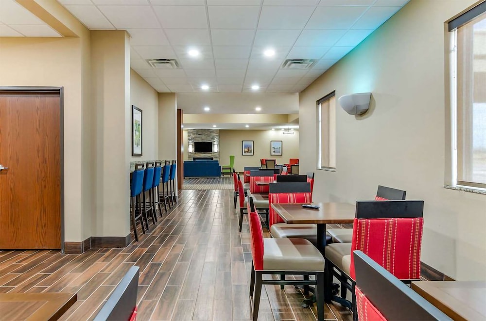 Comfort Inn & Suites Salina North 21/30