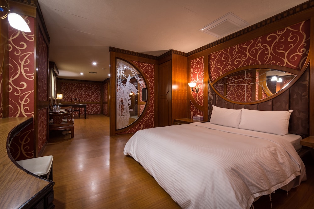 DELUXE, DOUBLE BED