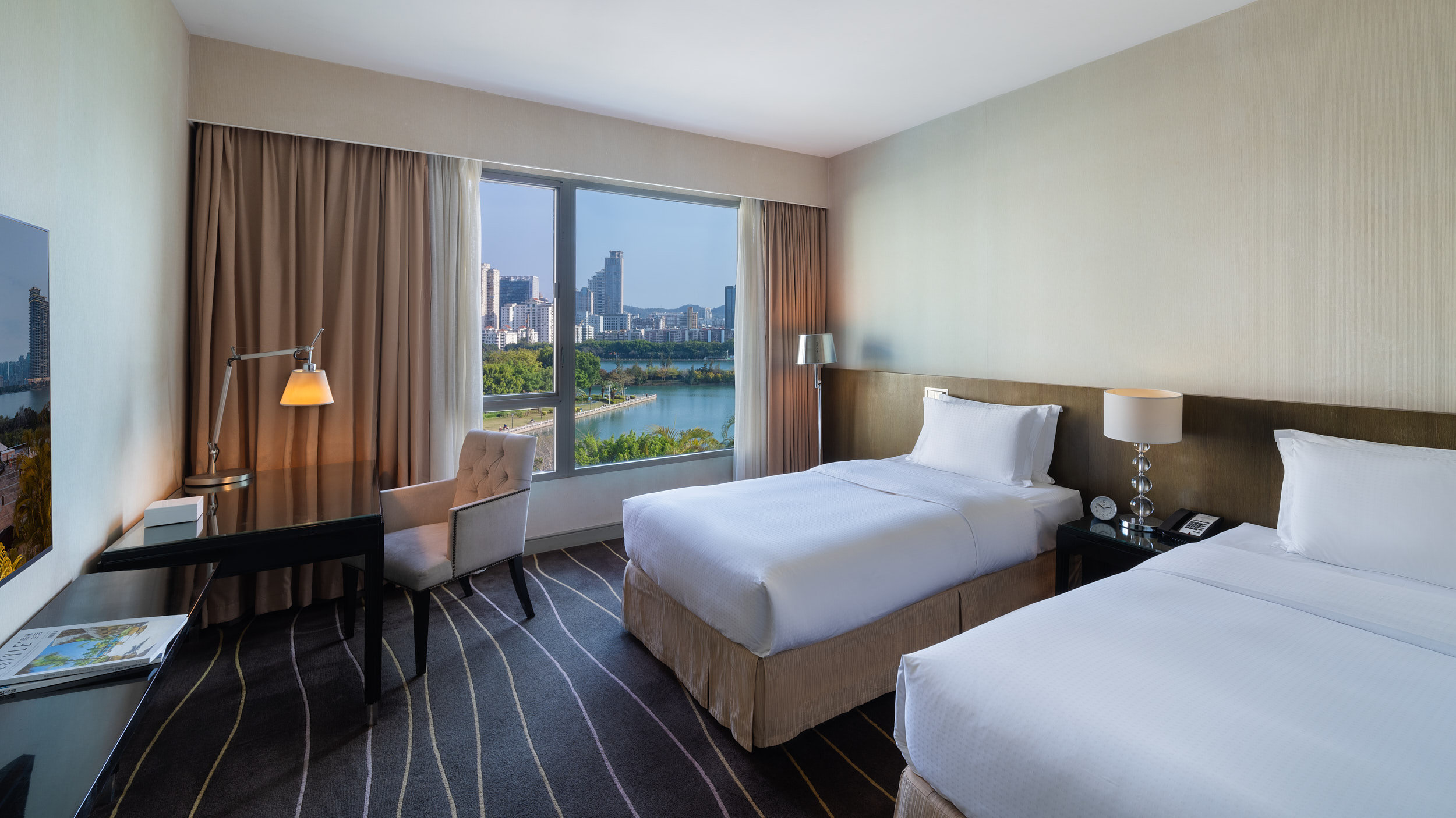 Deluxe, Twin Beds, Lake View