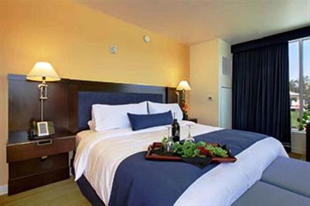 University Plaza Waterfront Hotel 17/50