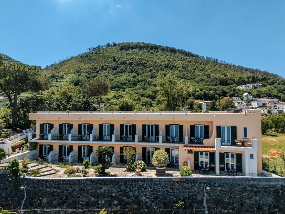 Hotel Villa Ireos 3/50