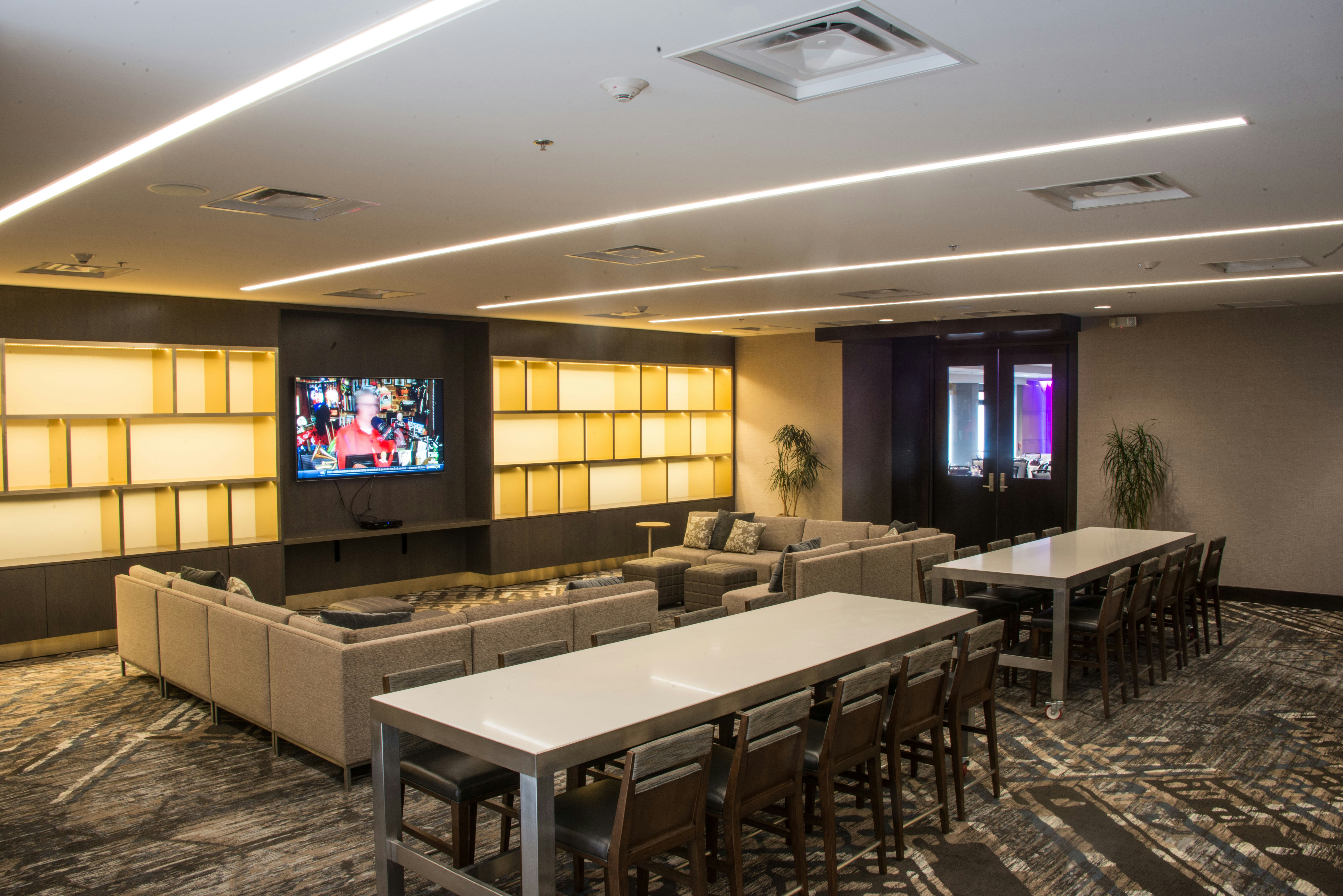 Doubletree By Hilton Hotel Syracuse 16/44