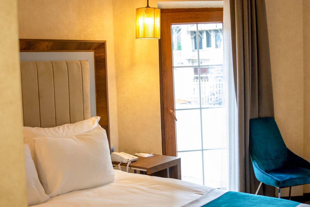The Life Hotel & Spa 24/71