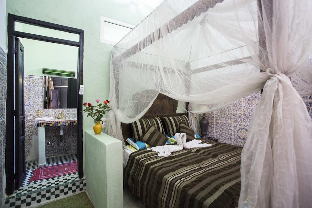 Riad Losra 18/67