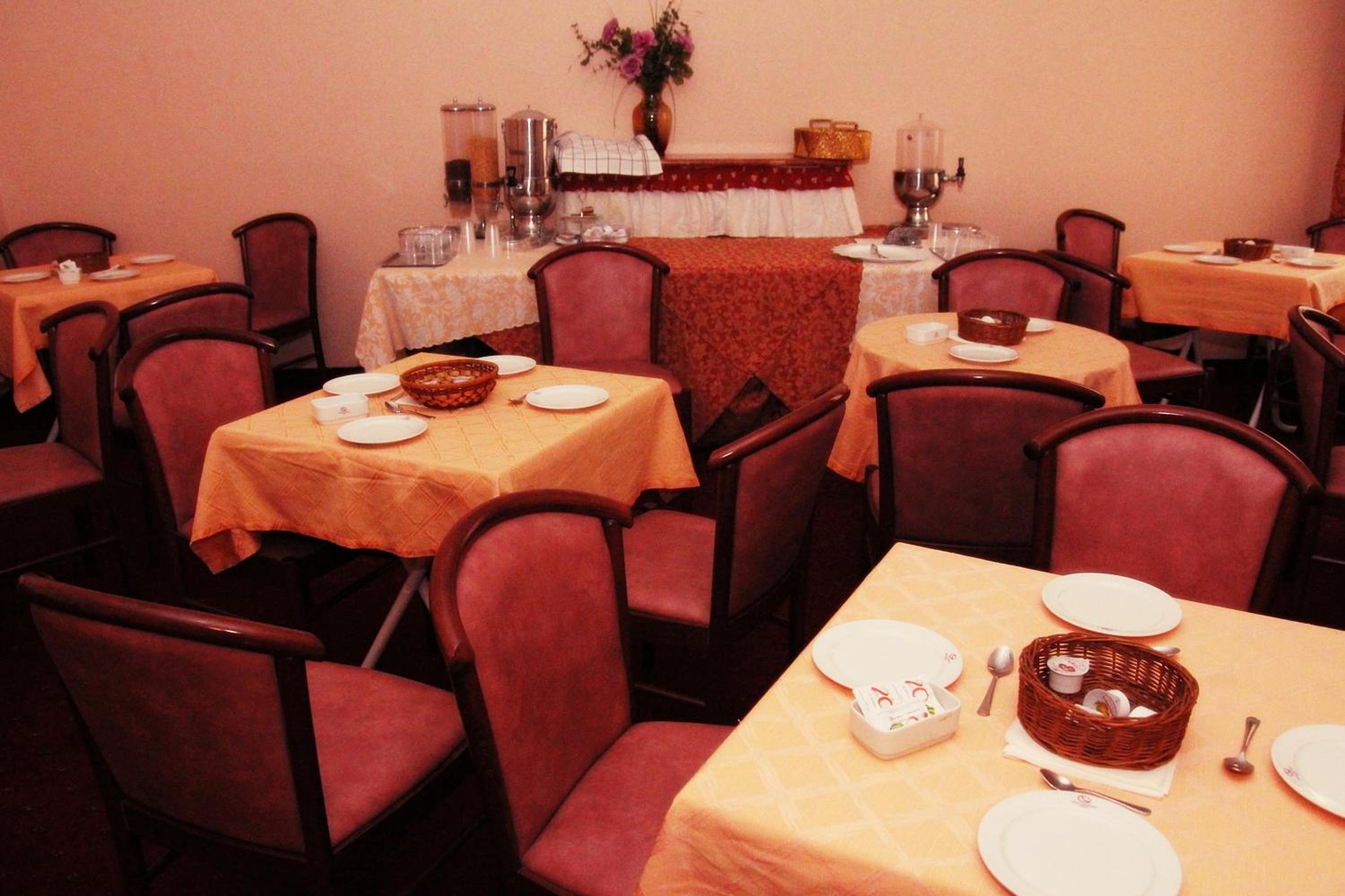 restaurant cafeteria