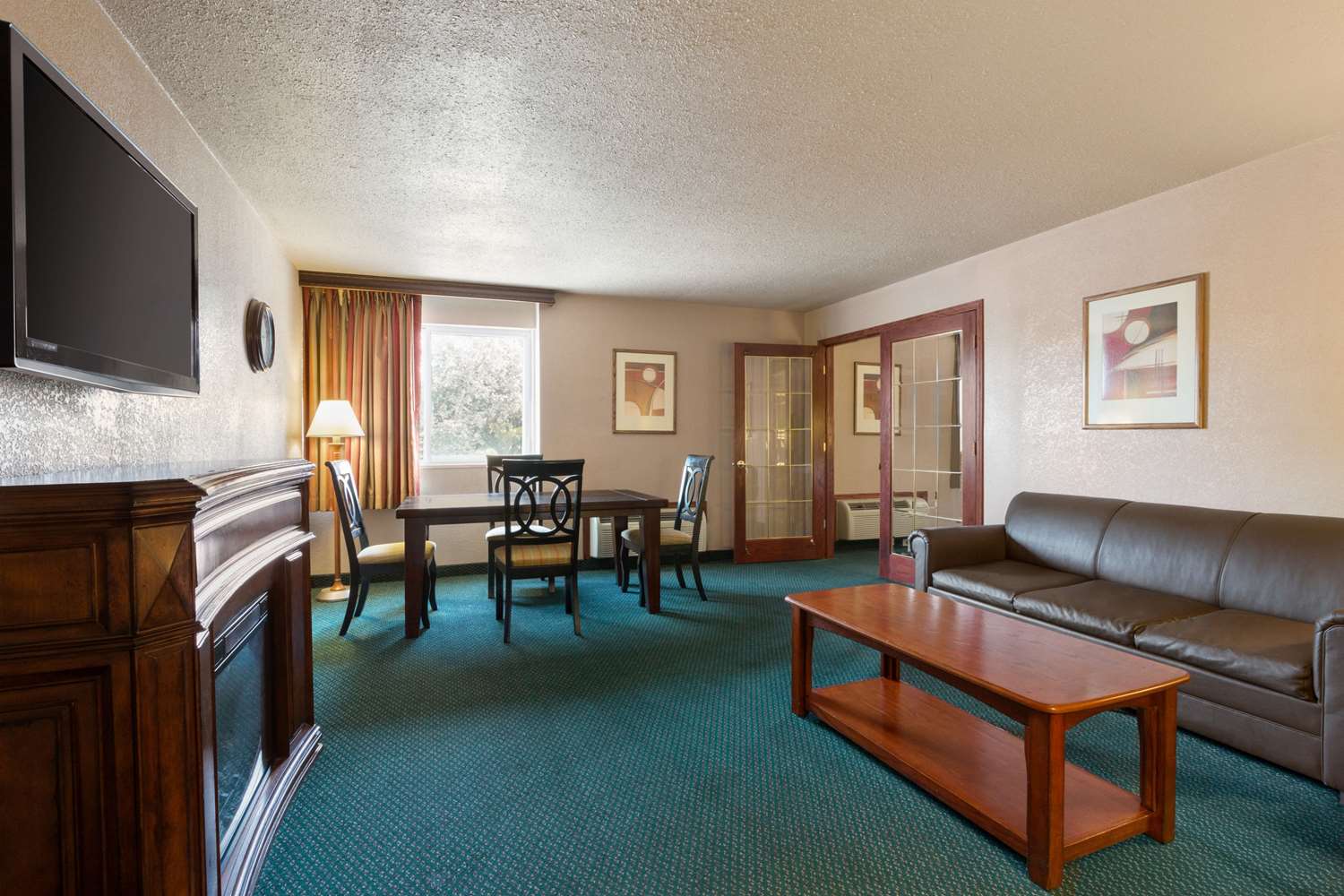 Ramada By Wyndham Bismarck 10/22