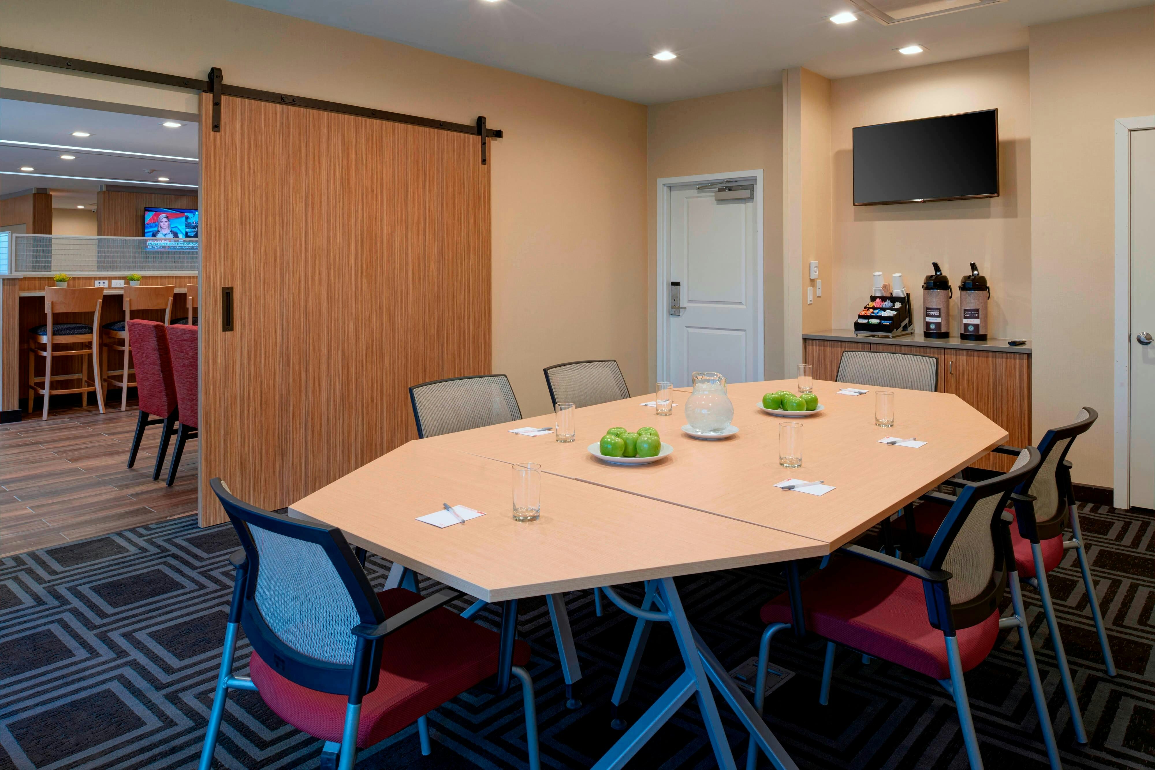 Towneplace Suites By Marriott Grand Rapids Airport 33/36