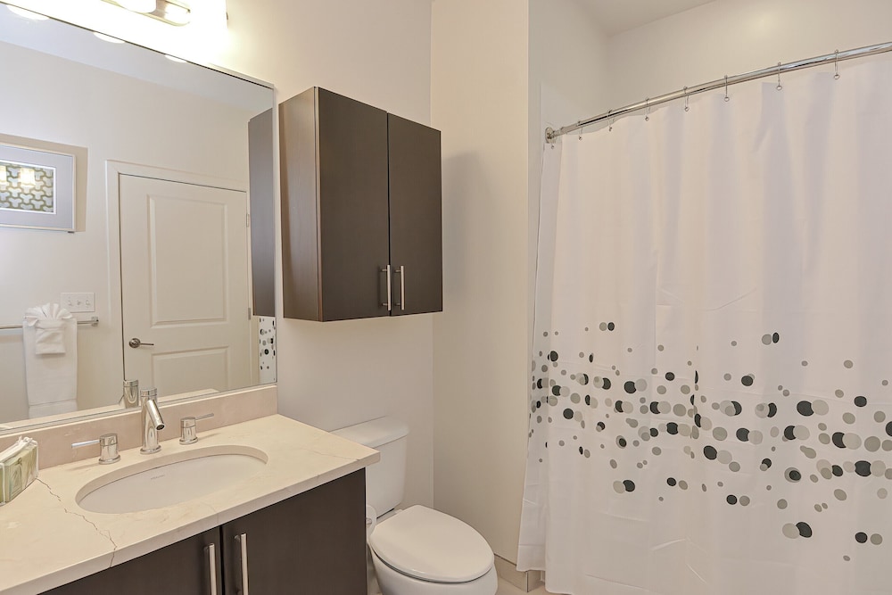 Global Luxury Suites East Boston 47/50