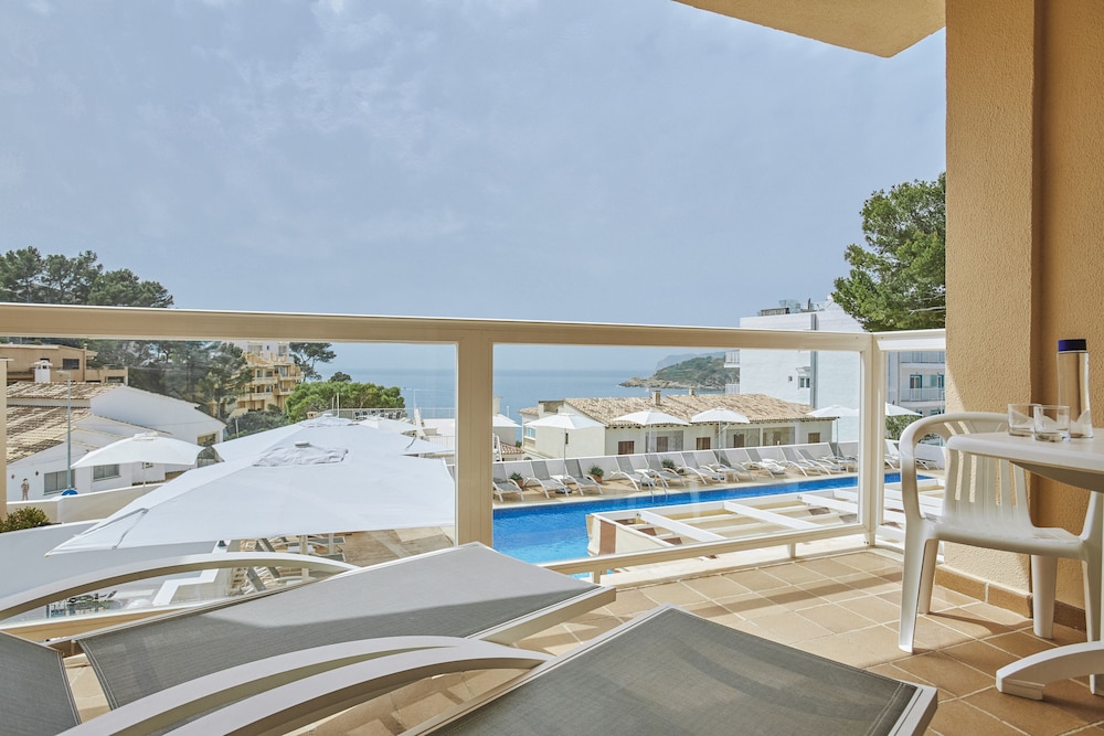 Universal Don Camilo Aparthotel 44/71