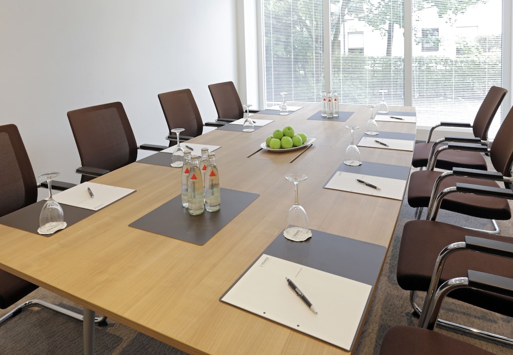 Lindner Hotel Dusseldorf Airport, part of JdV by Hyatt 66/75