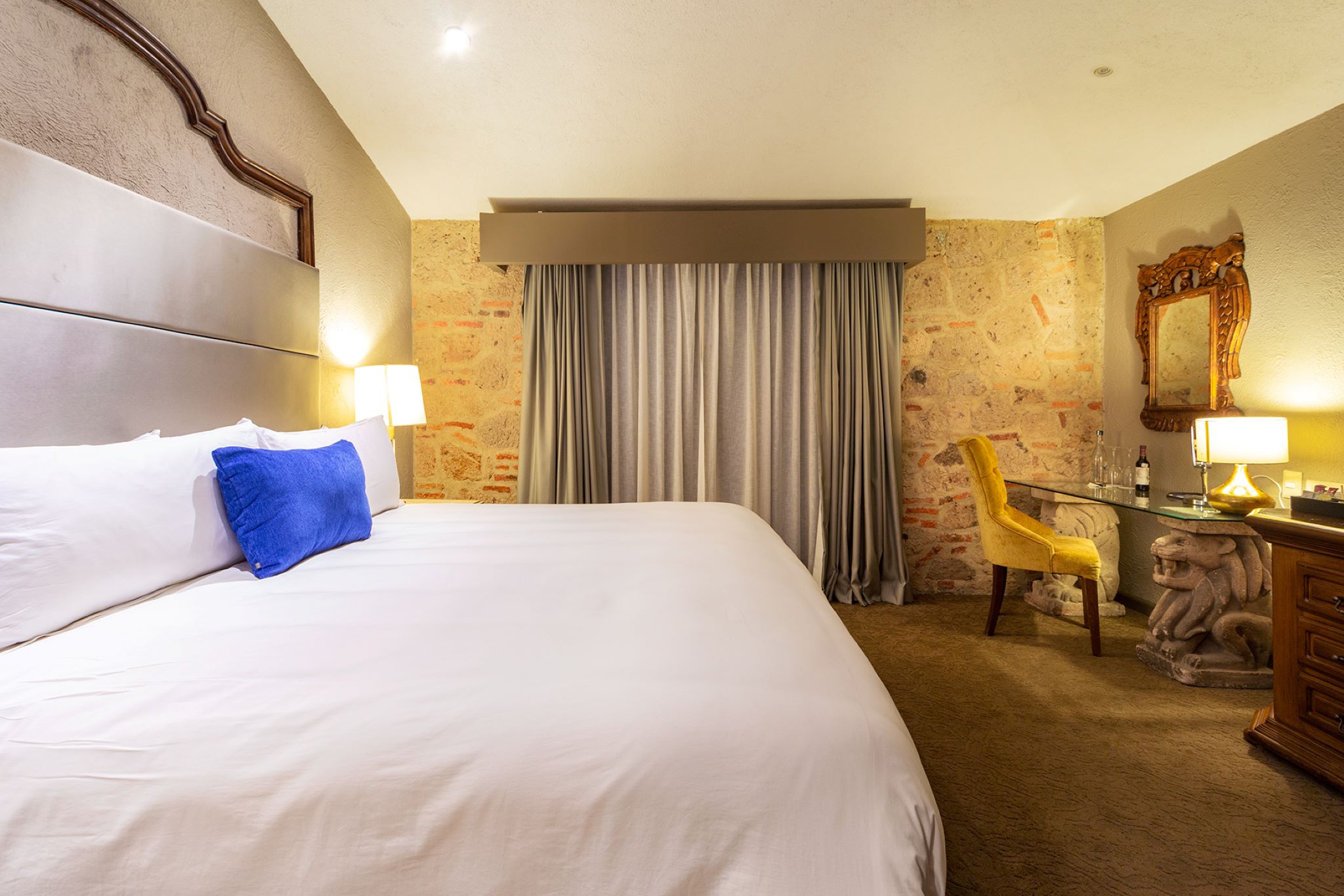 MASTER, SUITE, KING BED