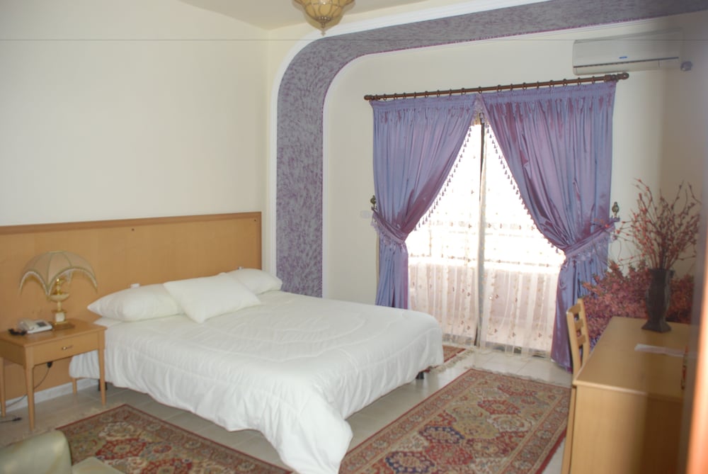 PLATINUM HOTEL 13/45
