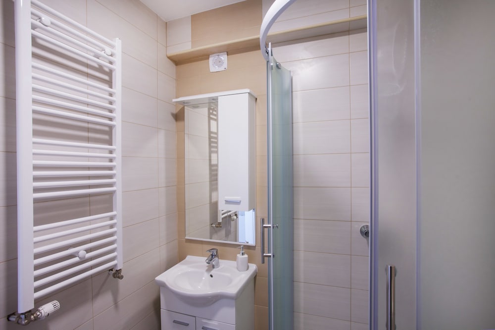 London Rooms Zagreb Airport 43/48