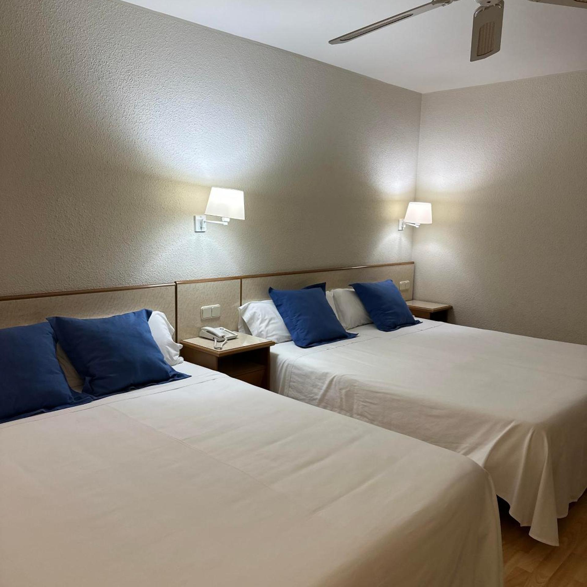 Room, Quadruple