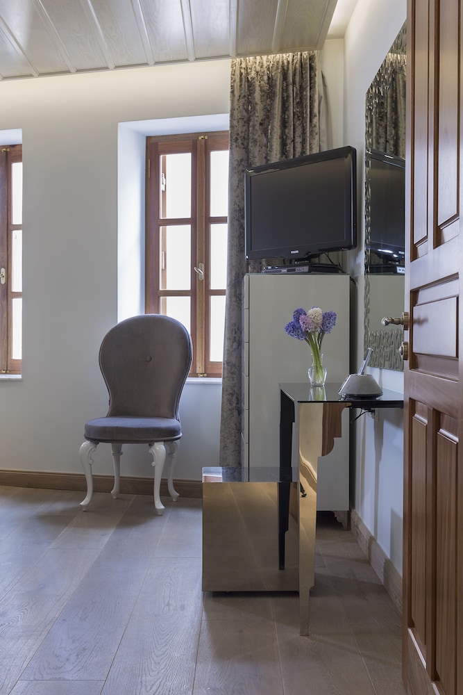 Casa Delfino Suites 67/93