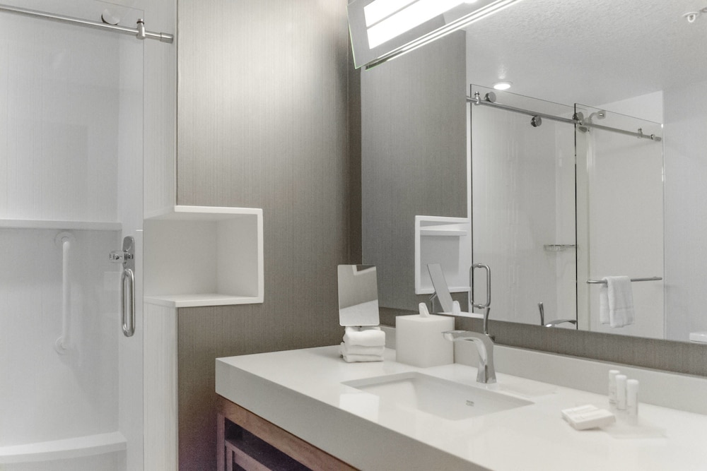 Courtyard By Marriott Minneapolis West 13/51