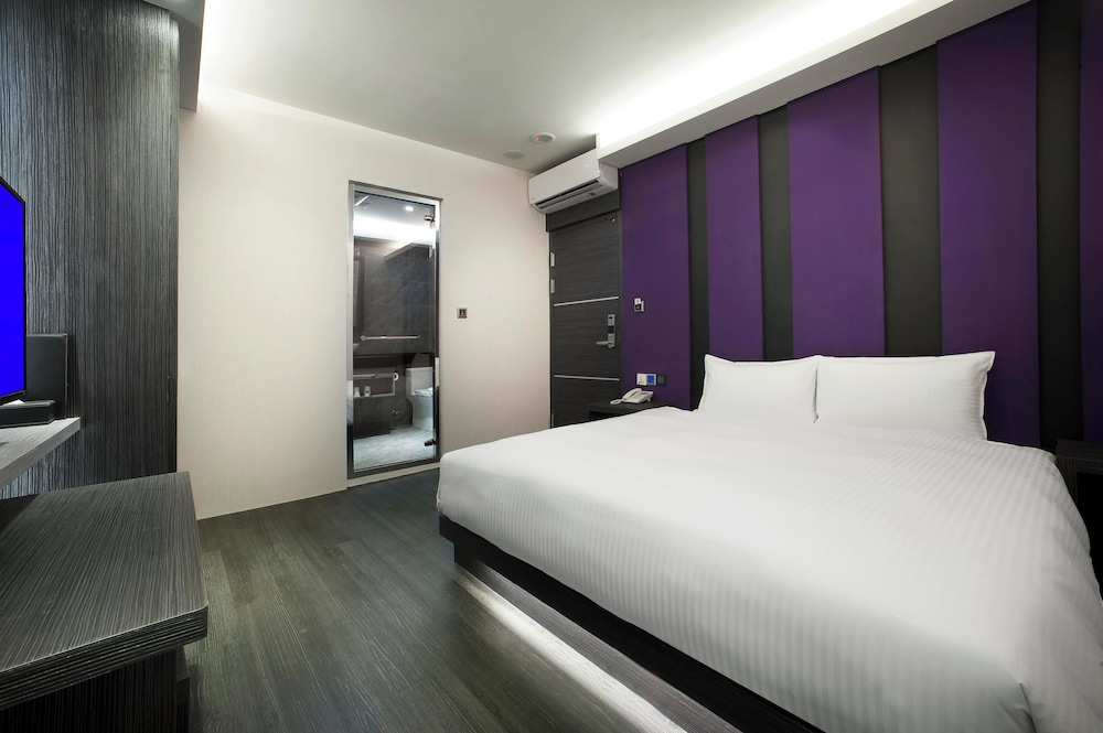 DELUXE, DOUBLE BED