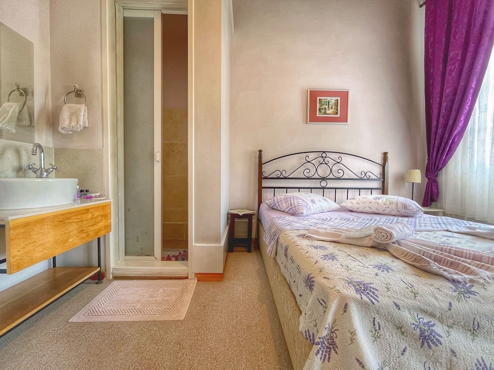 Eolya Guest House 25/50