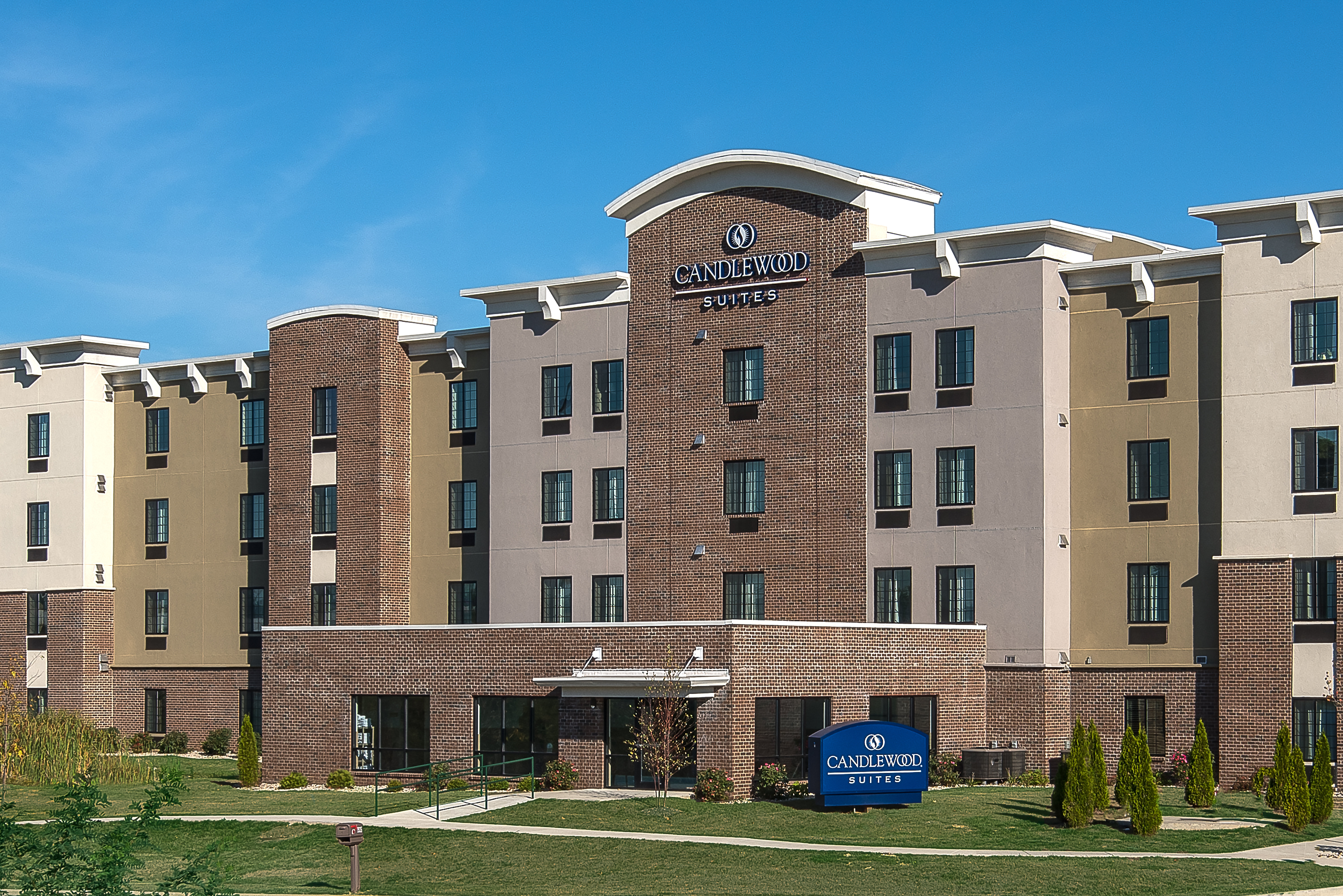 Candlewood Suites Bloomington 4/17