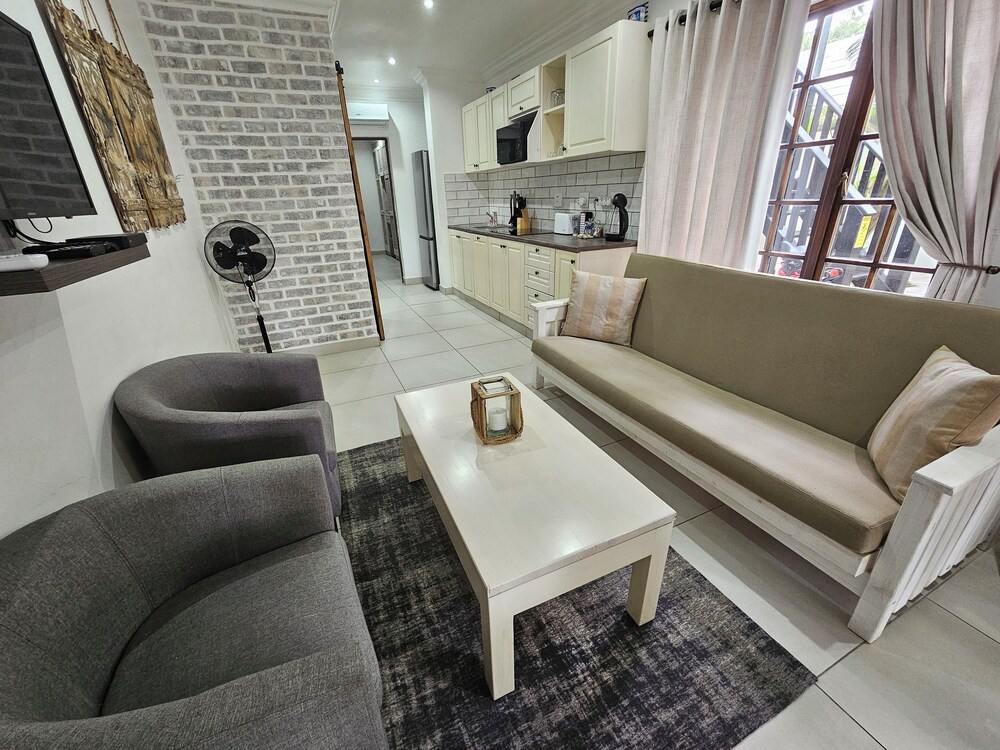 Lalapanzi Guest House 30/50