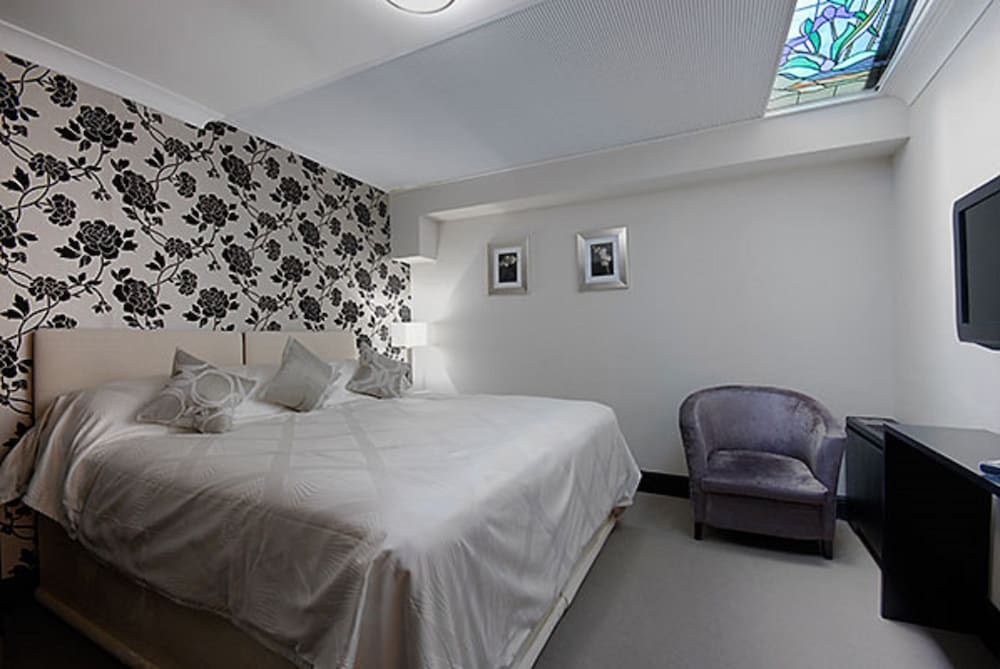 3 BEDROOMS, EXECUTIVE, APARTMENT