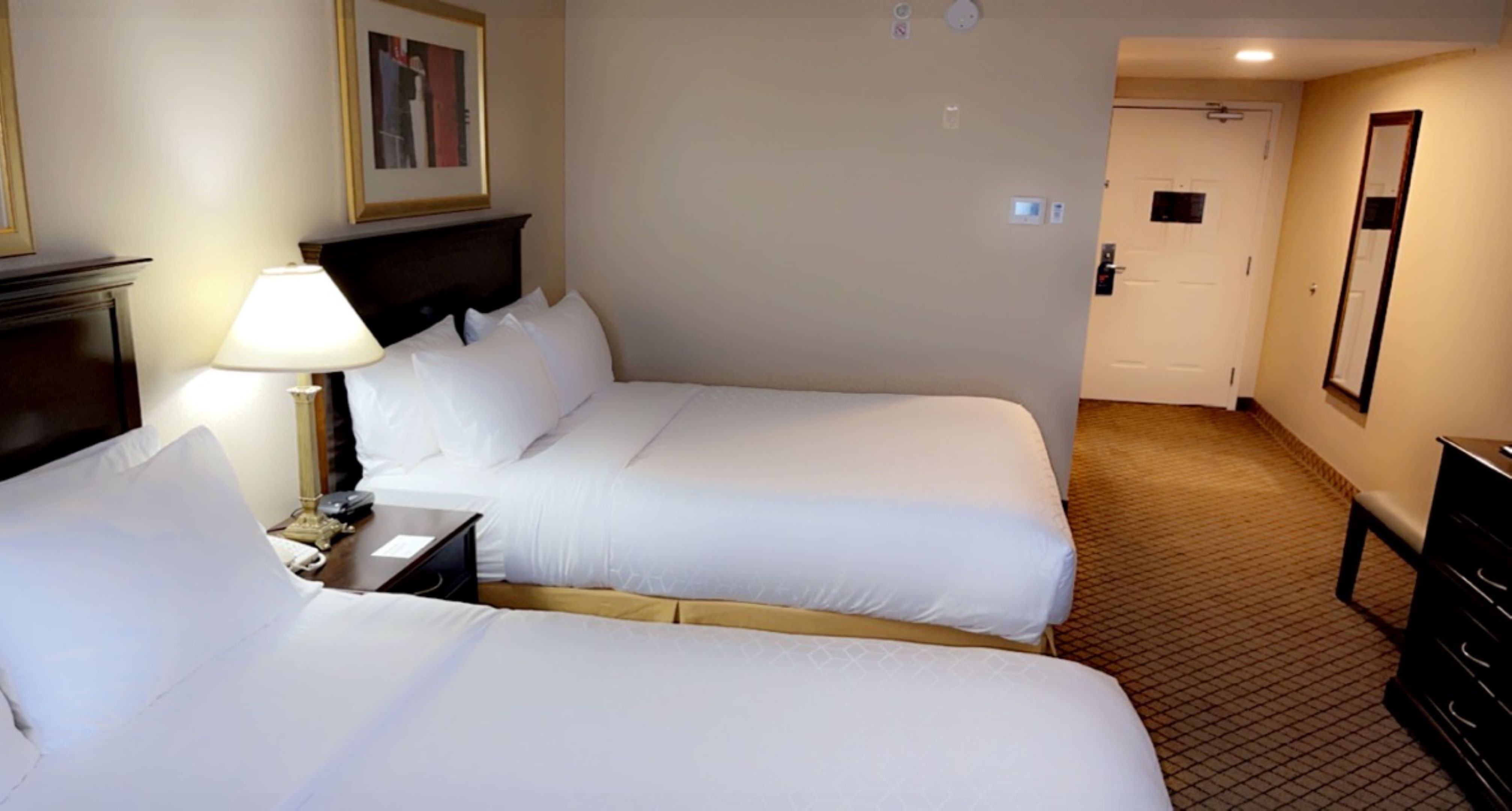 Holiday Inn Express Suites 26/66
