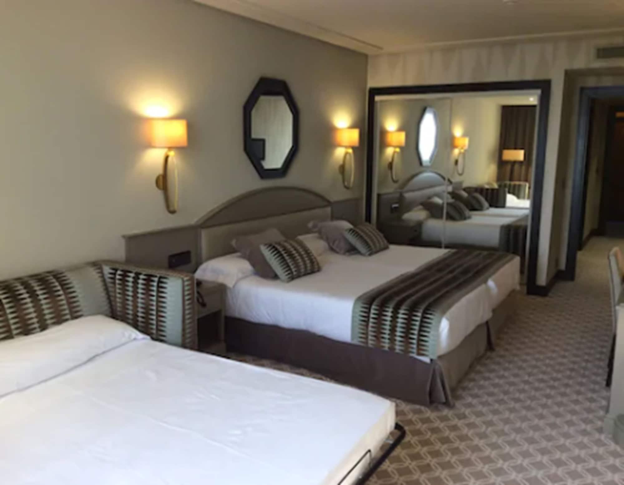 Room, Triple