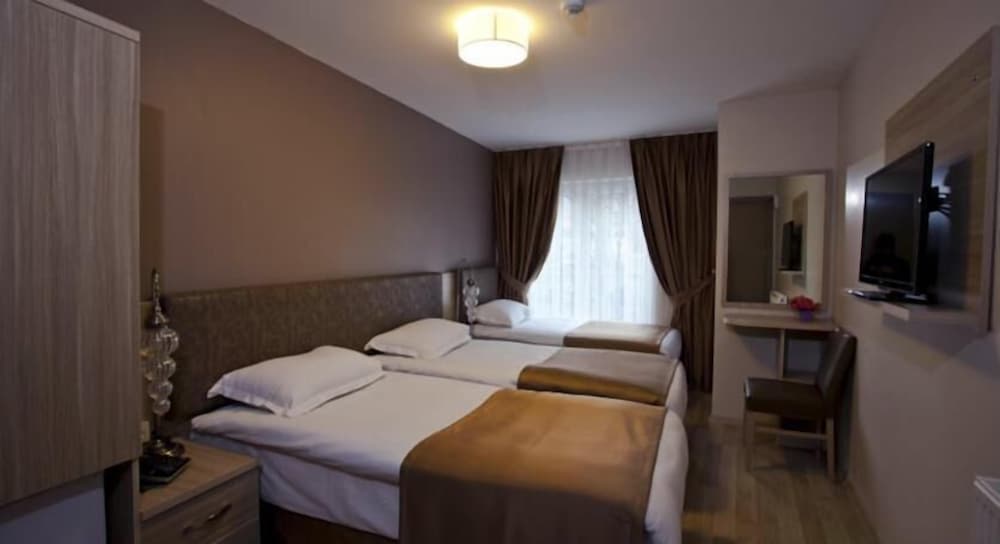 Family, Quadruple, 1 Single and 2 Double Beds