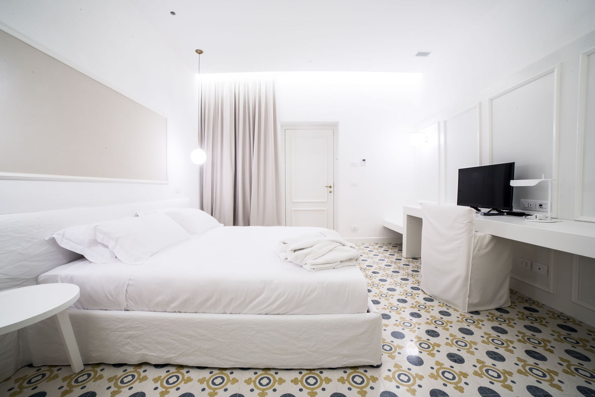 STANDARD, KING BED, COURTYARD VIEW, PRIVATE BATHROOM