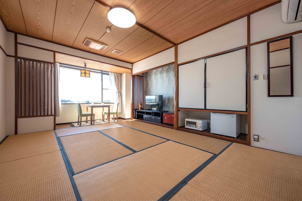 New Makomo Hotel 54/61