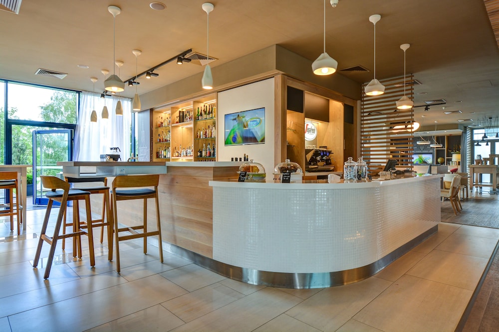 HOLIDAY INN PRAGUE AIRPORT 12/76