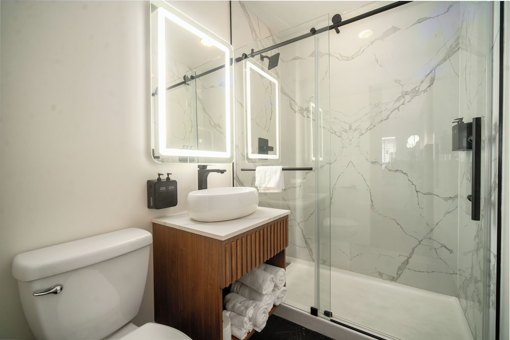 LYFE INN & SUITES by AGA - Beverly Hills 54/57