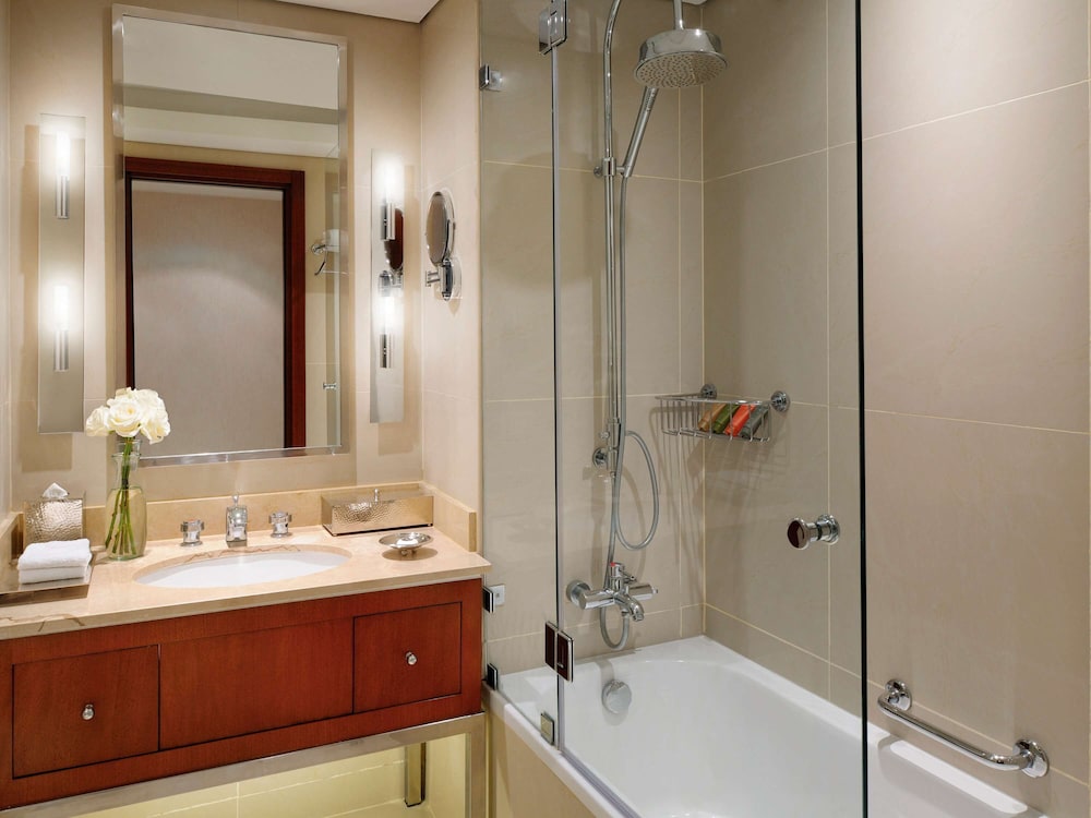 Qabila Westbay Hotel by Marriott 10/65
