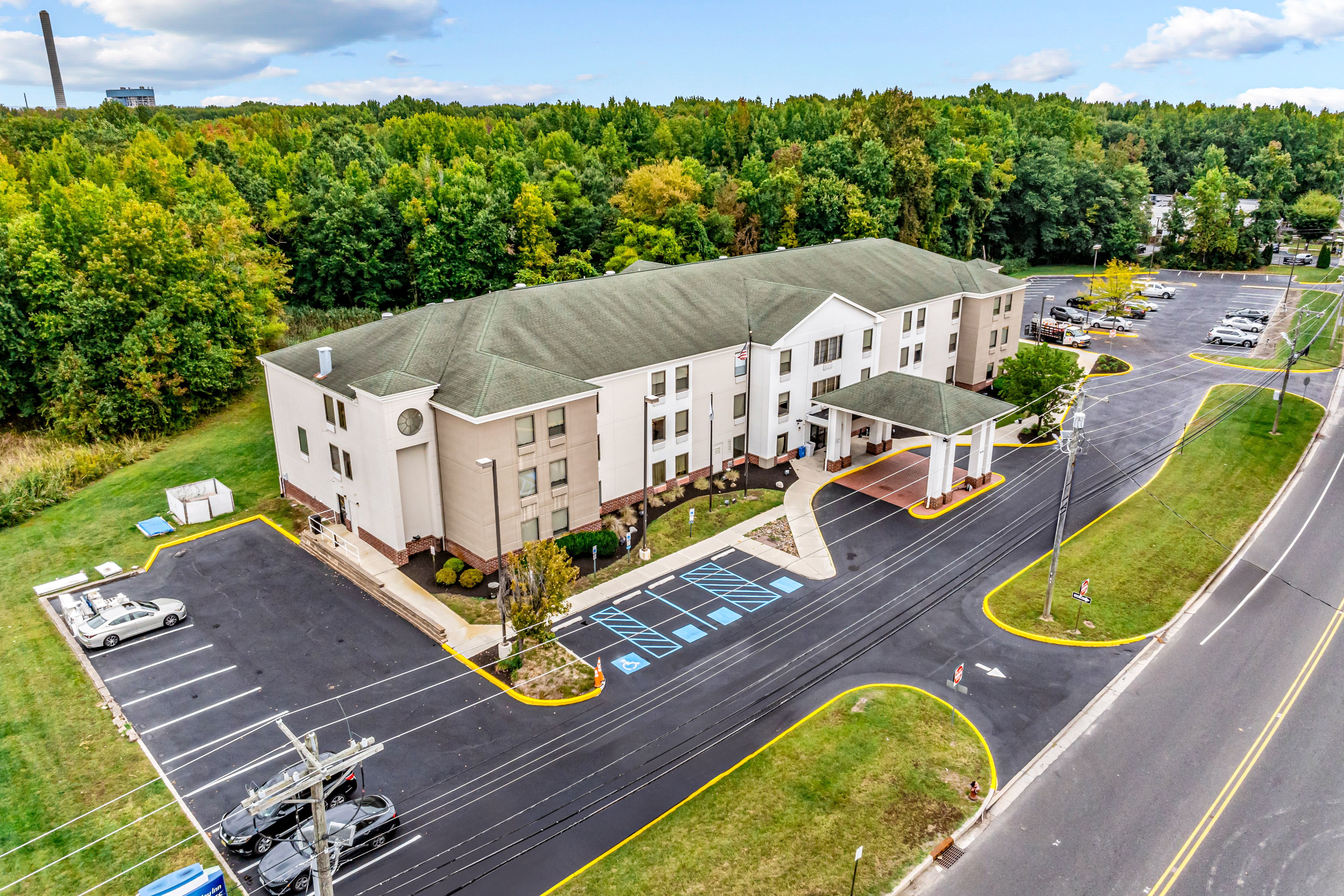 Holiday Inn Express & Suites Carneys Point - Pennsville, an IHG Hotel 49/51