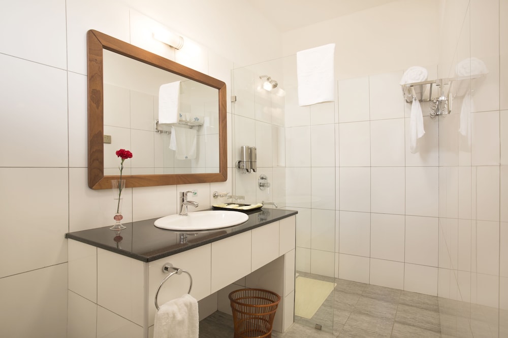 Lotos Inn Suites 19/70
