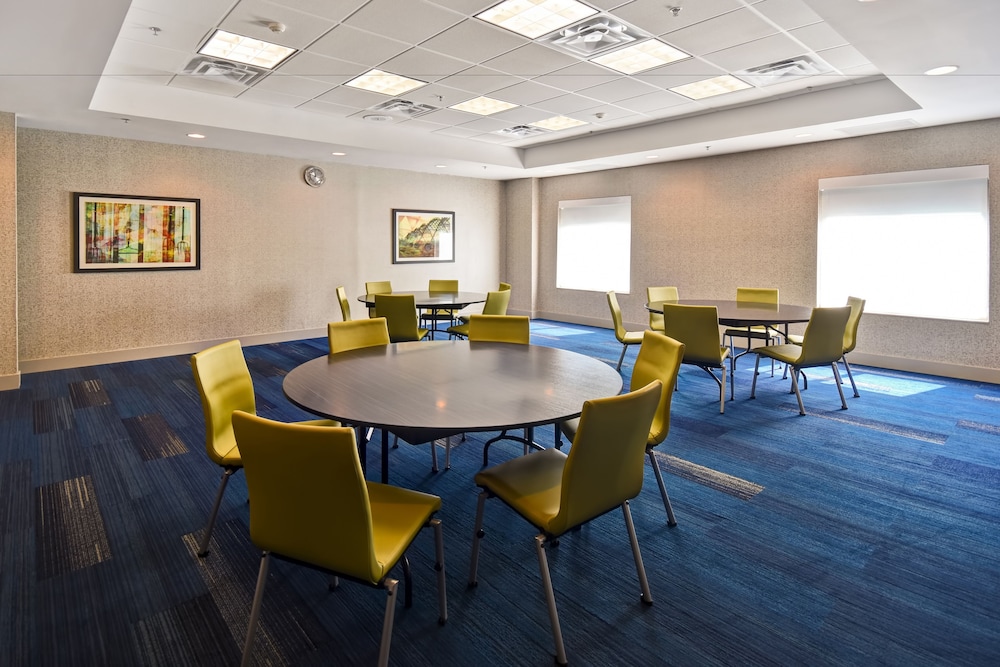 Holiday Inn Express Suites Schererville 54/57